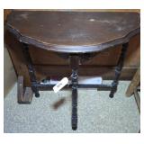 VINTAGE HALF MOON SCALLOPED EDGE ACCENT TABLE