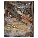 ASSORTED FLATWARE AND VINTAGE KNIVES