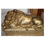 CAST LION BOOK END 6IN LONG