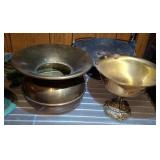 ANTIQUE SPITOON AND DECORATIVE COMPOTES