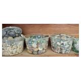 GROUP OF POLISHED STONES AND ROCKS