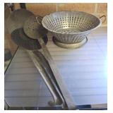 AGATE STRAINER AND UTENSILS