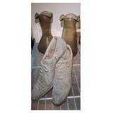 VASES AND CAST STYLE SHOE Dï¿½COR