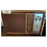 REALISTIC MTA-11 VINTAGE RADIO