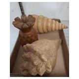 WOODEN DCOR PINEAPPLE AND SHELLS