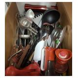 ASSORTED KITCHEN UTENSILS