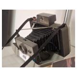 POLAROID AUTO 210 LAND CAMERA