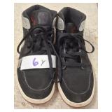 NIKES SIZE 6Y
