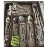 ONEIDA STAINLESS FLATWARE SET