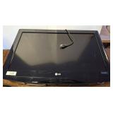 32 LG TV WITH WALL MOUNT NO REMOTE