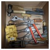 GROUP OF HAND TOOLS, HAMMER, MISC