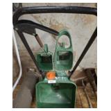 SCOTTS BROADCAST SPREADER, 2 HANDHELD