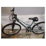 HUFFY WOMENS BIKE 18 SPEED