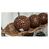 DECORATIVE WOVEN CENTER PIECE WITH BALLS