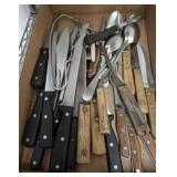 VINTAGE AND ASSORTED KITCHEN KNIVES
