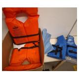GROUP OF LIFE VESTS/BOATING EQUIPMENT
