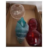 GLASS VASES AND CONCH SHELL