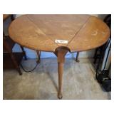 DROP LEAF TABLE OPENS TO 30 X 30