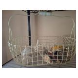 BASKET AND SEASHELL DECOR