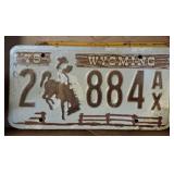 ASSORTED VINTAGE LICENSE PLATES