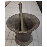 1930S ANTIQUE CAST MORTAR AND PESTLE
