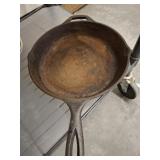 LODGE CAST IRON FRYING PAN