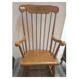 MAPLE ANTIQUE ROCKING CHAIR