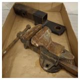 BENCH VISE AND HITCH