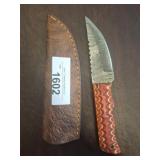 DAMASCUS STYLE HUNTING KNIFE IN SHEATH