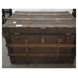 WOODEN TRUNK W/ INSERT, PATCHWORK QUILT