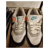 NIKE AIR SZ10