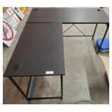 METAL FRAME CORNER DESK