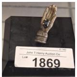 HAND PEDESTAL WITH SAPPHIRE STONE