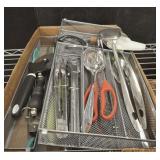 KITCHEN UTENSILS WITH TRAYS