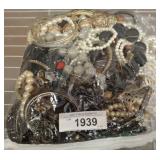 BAG OF COSTUME JEWELRY