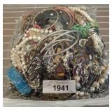 BAG OF COSTUME JEWELRY