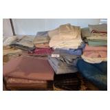 BED LINENS, MISC LINENS GROUP LOT