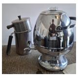 BEVERAGE DISPENSER AND URN