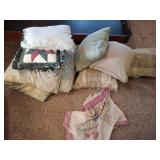 COMFORTER AND PILLOWS