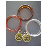 JADE EARRINGS, BAKELITE BANGLE BRACELETS