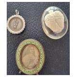ANTIQUE MINIATURE PICTURE FRAME, SACRED HEART
