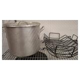 ALUMINUM POT AND RACK
