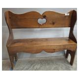 42IN PINE HEART THEMED BENCH
