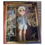 RAINBOW HIGH DOLL SET