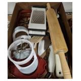 GROUP OF KITCHEN UTENSILS