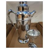 COCKTAIL SHAKER , CUPS