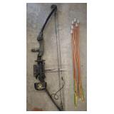 VINTAGE COMPOUND BOW AND ACCESSORIES, HEADS, TRAIN