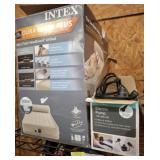 AIR MATTRESS QUEEN AND PUMP