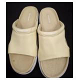 REEBOK SIZE 8 SLIDES