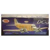 DOUGLAS DC3 MODEL GUILLOWS